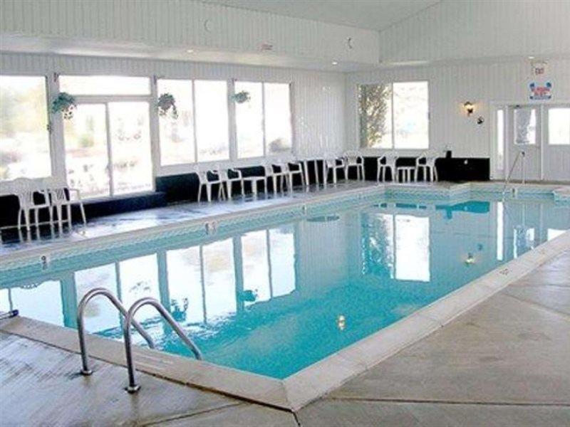 Quality Inn & Suites Mackinaw City Beachfront Ngoại thất bức ảnh