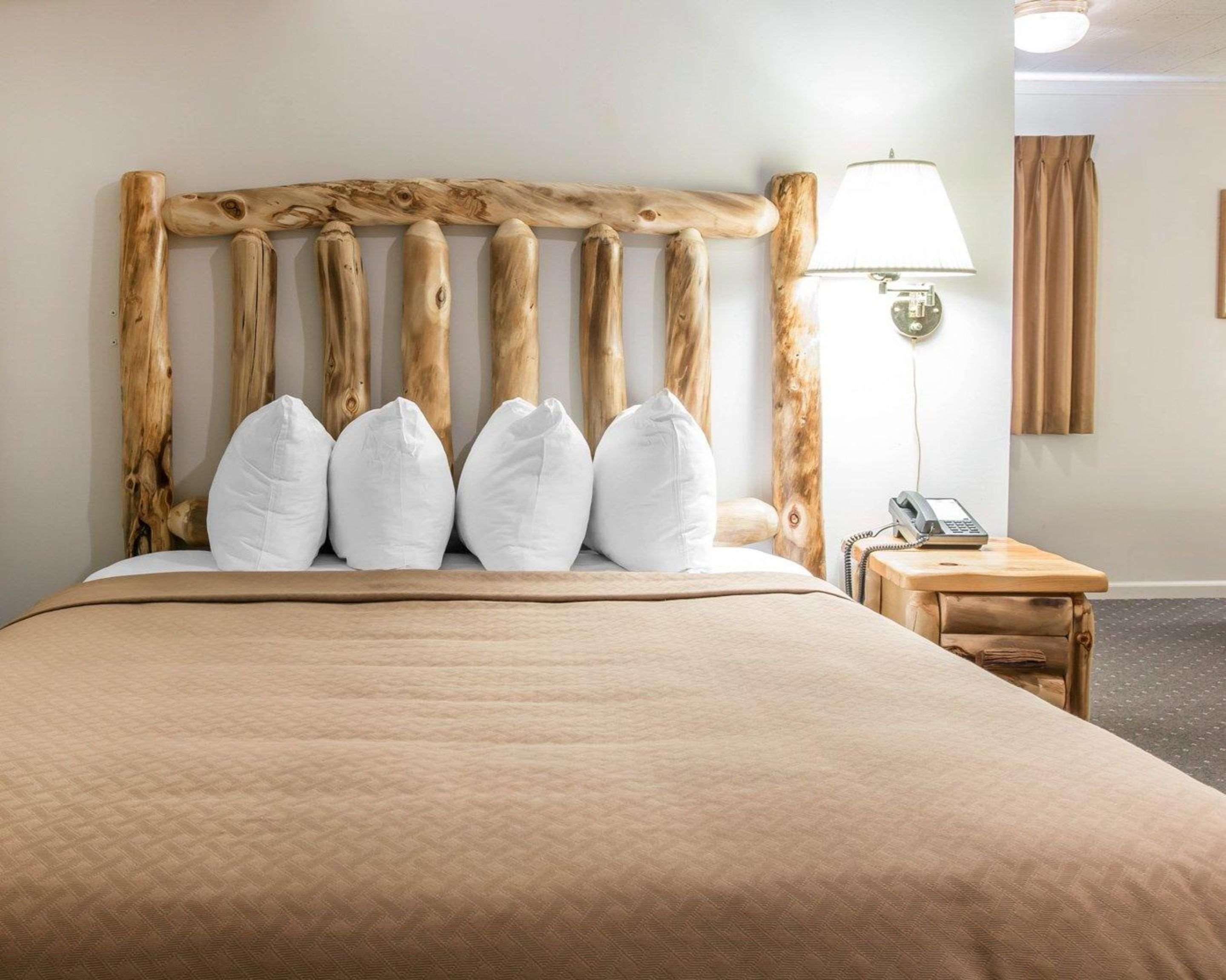 Quality Inn & Suites Mackinaw City Beachfront Ngoại thất bức ảnh