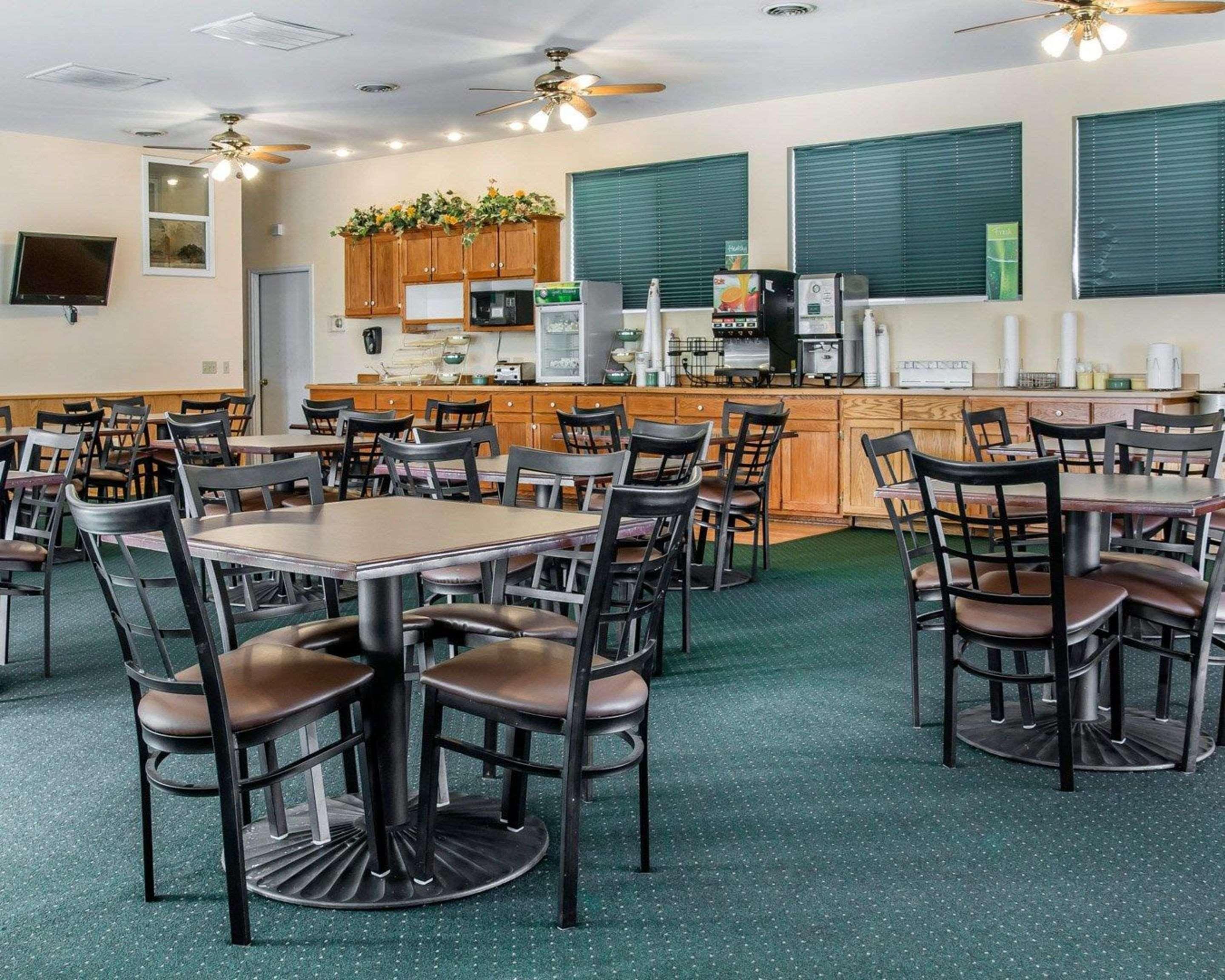 Quality Inn & Suites Mackinaw City Beachfront Ngoại thất bức ảnh