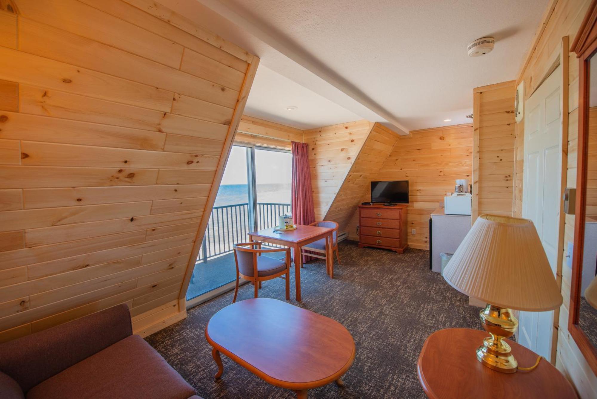 Quality Inn & Suites Mackinaw City Beachfront Ngoại thất bức ảnh