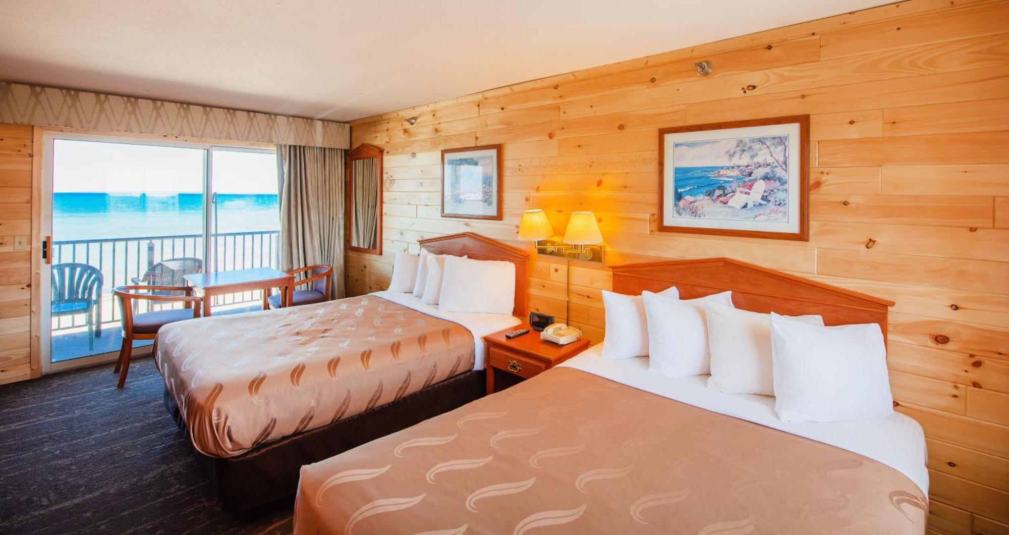 Quality Inn & Suites Mackinaw City Beachfront Ngoại thất bức ảnh