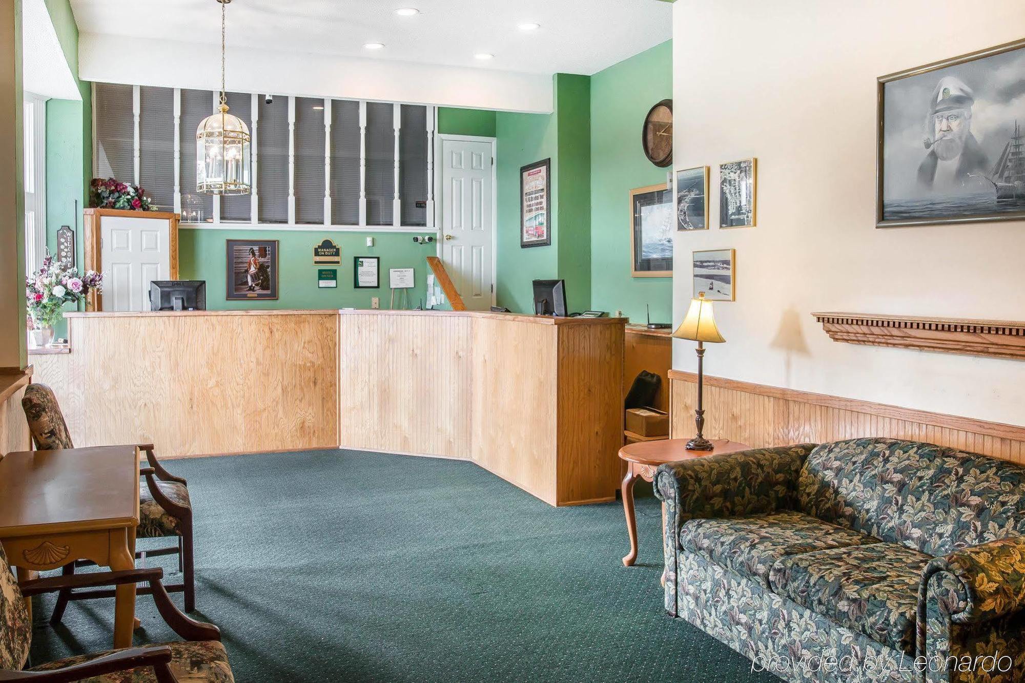 Quality Inn & Suites Mackinaw City Beachfront Ngoại thất bức ảnh